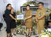 Bupati Sitaro Hadiri Pemakaman Alm. Heskia Kakalang, Sampaikan Penghiburan kepada Keluarga