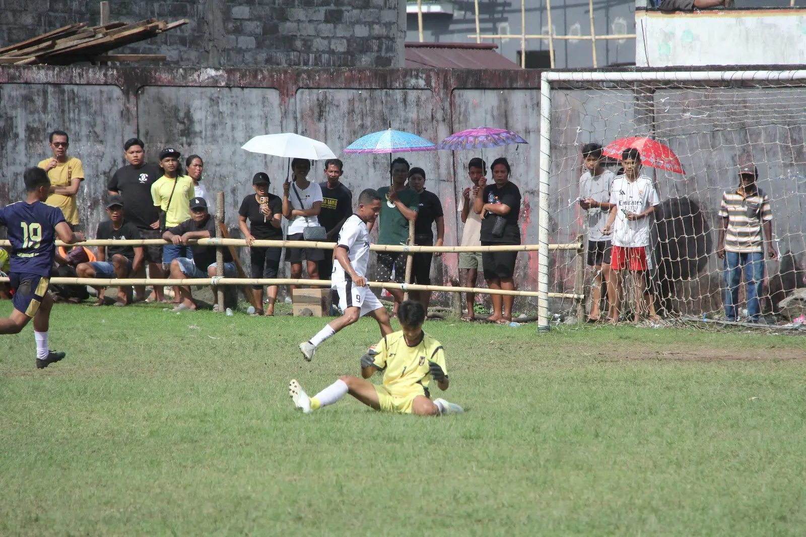 Gol Putera Sindua ke Gawang Tatahadeng FC di laga Group J Bupati Cup 2025