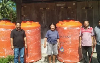 Pemerintah Kampung Kiawang Salurkan Toren Air 1200 Liter untuk Antisipasi Kemarau